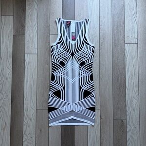 2B Bebe Monochrome Patterned Dress